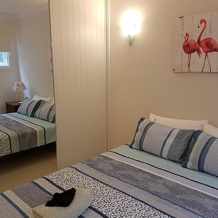 Modern 3 Bedroom Apartment In Traditional Queenslander , Patio, Leafy Yard, Pool 브리즈번 외부 사진