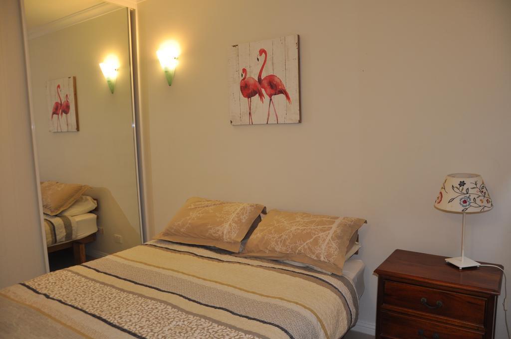 Modern 3 Bedroom Apartment In Traditional Queenslander , Patio, Leafy Yard, Pool 브리즈번 외부 사진
